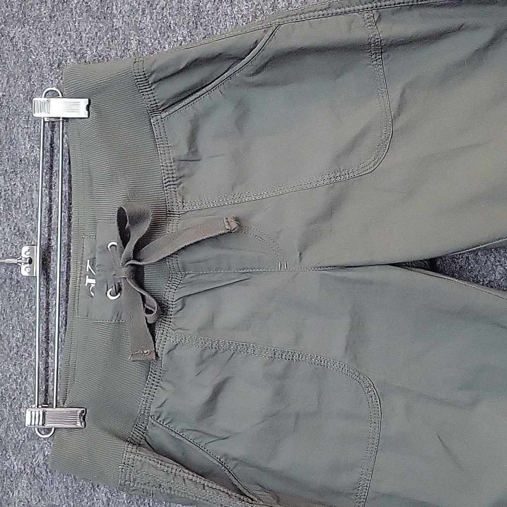 Calvin Klein NWT Olive Green Capris Womens Size Small - Picture 2 of 15